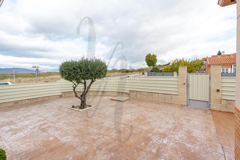 Foto 649d75f8-dd35-4b29-876d-99c0a9719c14. Casa aparellada amb calefacció aparcament piscina a Uceda