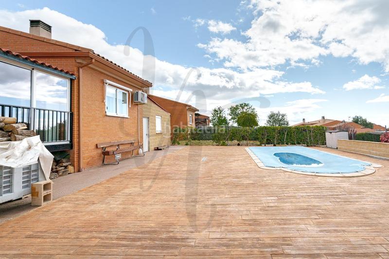 Foto 6ba33e99-cab6-4cc3-ba2e-1a0368b6e296. Casa aparellada amb calefacció aparcament piscina a Uceda