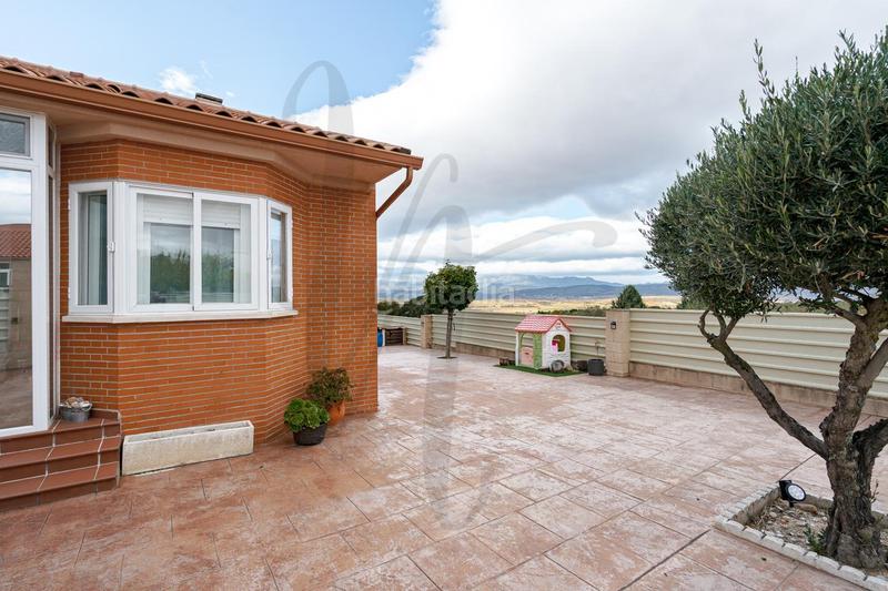 Foto 7b885726-10dc-4f5a-a82e-43fa603ccbf6. Casa aparellada amb calefacció aparcament piscina a Uceda