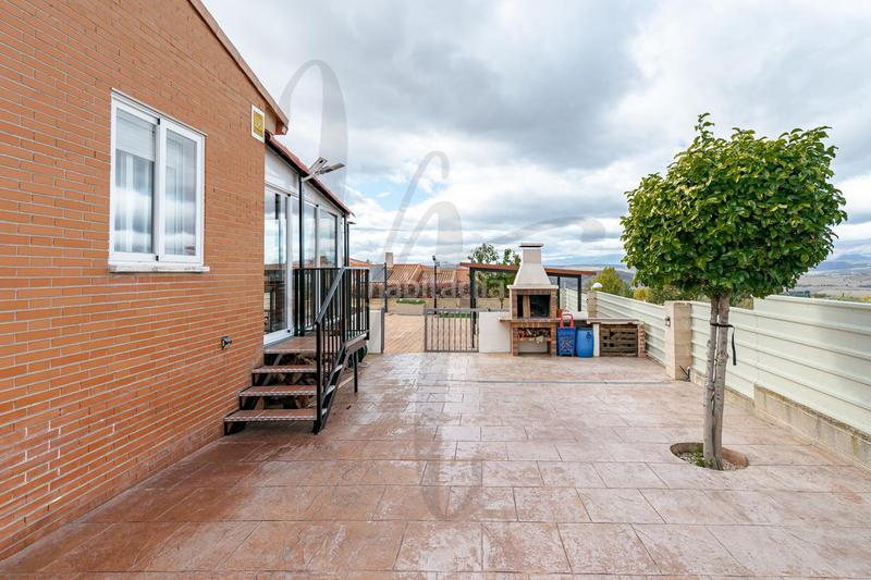 Foto aa93a7f6-de32-4126-89f3-6c124e4c735c. Casa aparellada amb calefacció aparcament piscina a Uceda