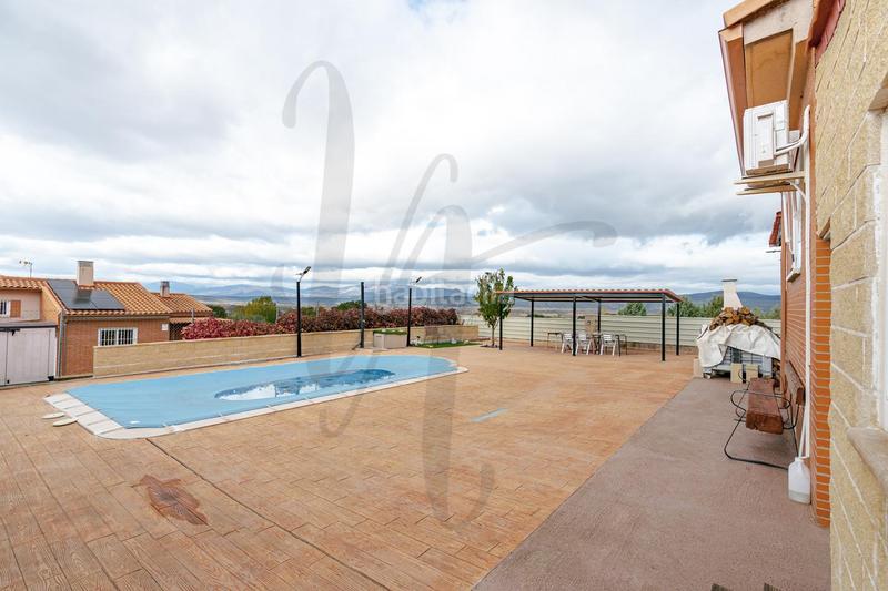Foto c6768566-77e6-4432-b8f2-d98b2cd19eba. Casa aparellada amb calefacció aparcament piscina a Uceda