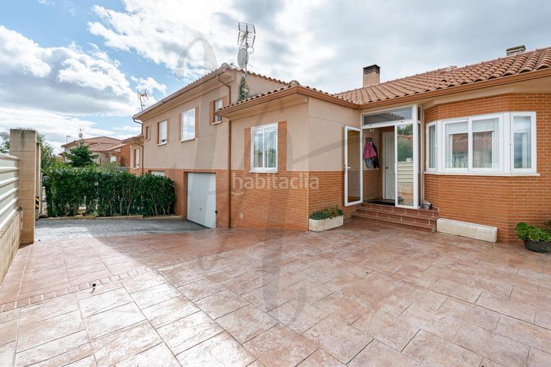 Foto f34b836f-b506-4692-832e-dde304310ba0. Casa aparellada amb calefacció aparcament piscina a Uceda