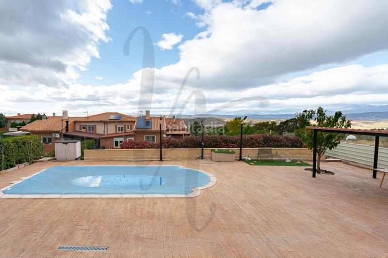 Foto 36734a70-c887-41f7-ba55-30a11c391060. Casa bifamiliare con riscaldamento parcheggio piscina in Uceda