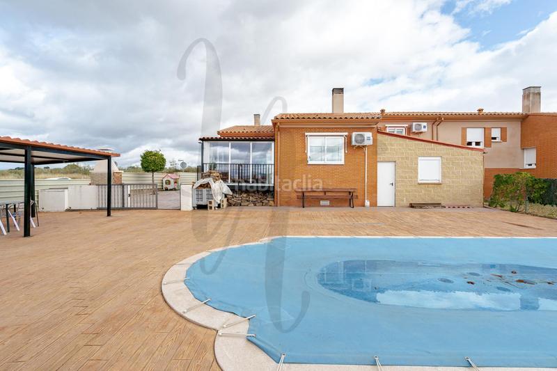 Foto 7052f263-8a99-48a9-a7da-47d8bac256cd. Casa bifamiliare con riscaldamento parcheggio piscina in Uceda