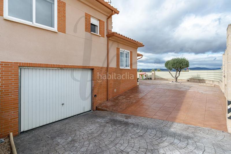Foto a4a6c2f4-99be-4fbe-bd05-864886f0ee8e. Casa bifamiliare con riscaldamento parcheggio piscina in Uceda