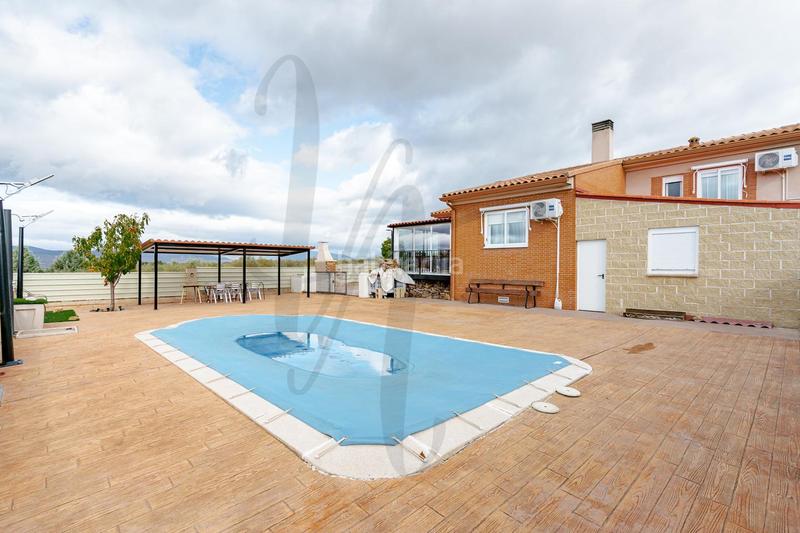 Foto ac65cf95-6630-441b-9c37-488881590d74. Casa bifamiliare con riscaldamento parcheggio piscina in Uceda