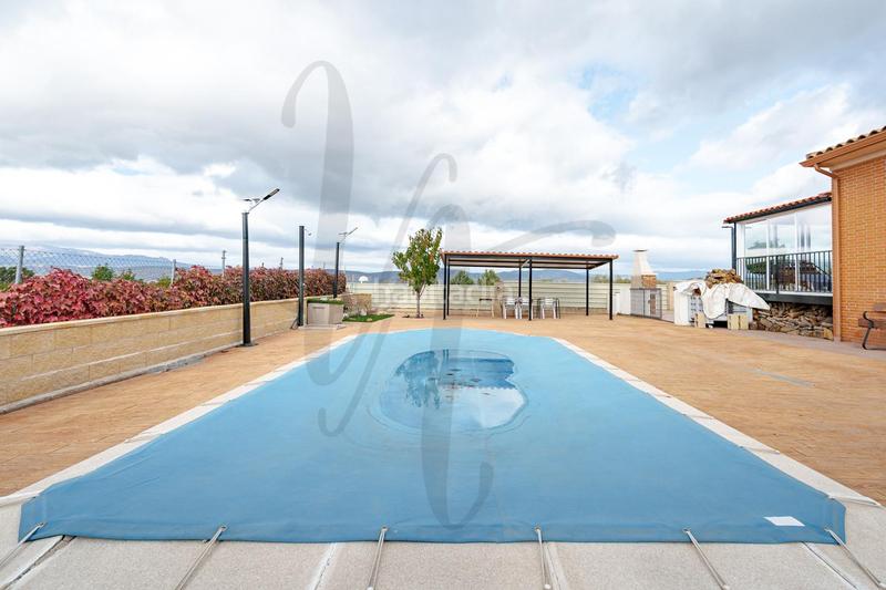 Foto c51841b8-5604-4782-a5fc-18857ebbcbbd. Casa bifamiliare con riscaldamento parcheggio piscina in Uceda
