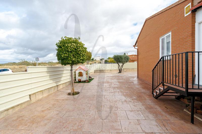 Foto c86b0604-d3cf-4d49-9ee3-2a41d6051d66. Casa bifamiliare con riscaldamento parcheggio piscina in Uceda