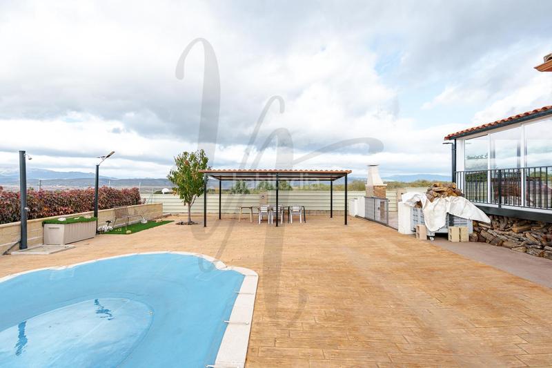 Foto 590929ec-77b5-43a1-a21b-2c24e6530d4d. Maison jumelée avec chauffage parking piscine dans Uceda