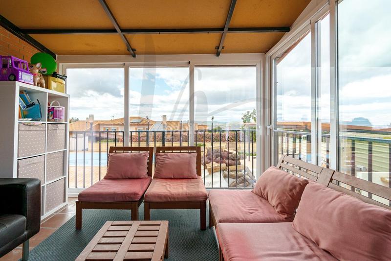 Foto 8cbc8552-fc41-42f7-baac-5c70ed864ee5. Maison jumelée avec chauffage parking piscine dans Uceda