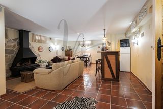 Casa  Barcelona. Chalet independiente piscina sótano garaje