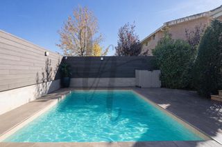 Maison  Barcelona. Chalet independiente piscina sótano garaje