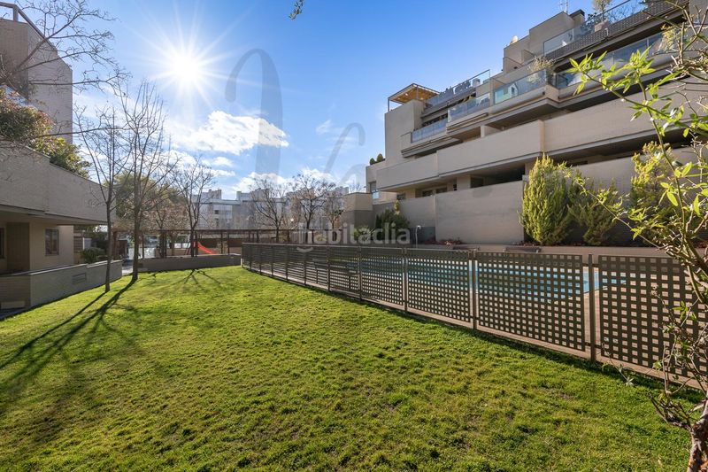 Foto 1a81e6fb-615c-4cc6-82b9-7d5bb69b8721. Àtic amb calefacció aparcament piscina a Tempranales San Sebastián de los Reyes