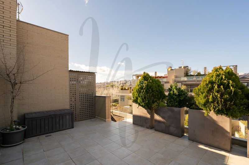 Foto 7e8d8956-e0ad-4ab7-b16c-e014cfc1c940. Àtic amb calefacció aparcament piscina a Tempranales San Sebastián de los Reyes