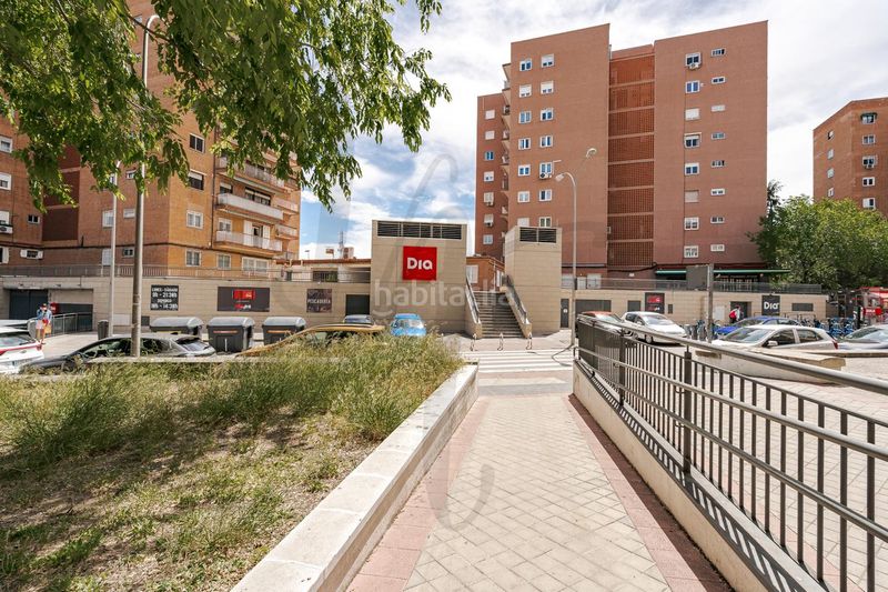 Foto 105985e3-3b28-49a8-b633-077a6de3143b. Planta baixa amb calefacció aparcament a Tres Olivos-Valverde Madrid