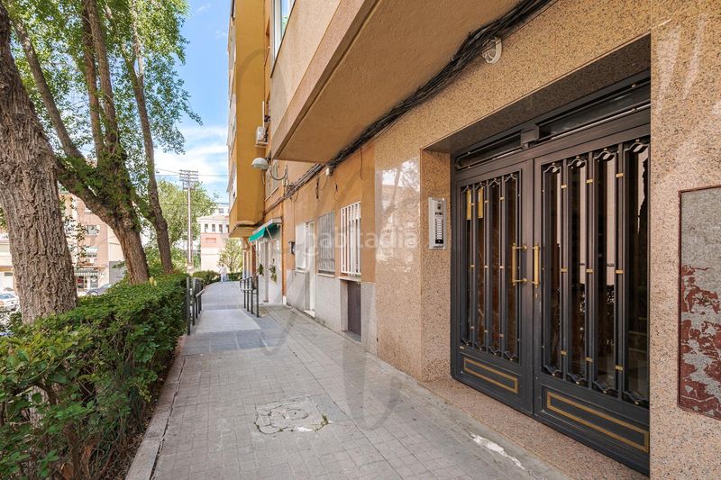 Foto 8f8ba50b-2d9d-409d-aa48-407bc9901591. Planta baixa amb calefacció aparcament a Tres Olivos-Valverde Madrid