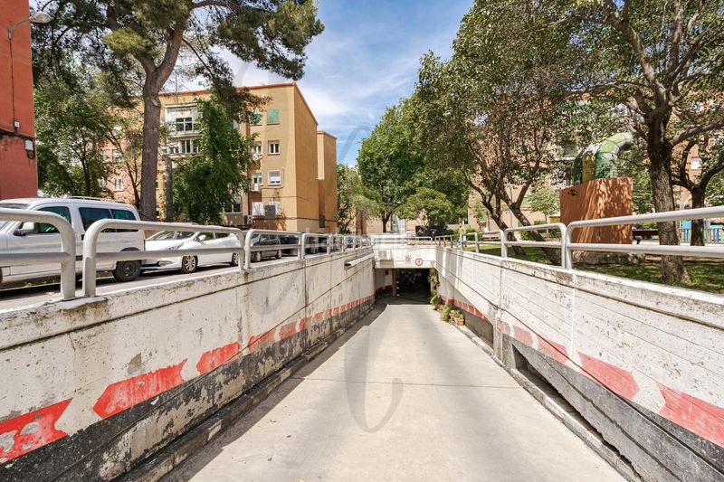 Foto ad3aa97b-8169-4a3c-b60d-e3f360a13975. Planta baixa amb calefacció aparcament a Tres Olivos-Valverde Madrid