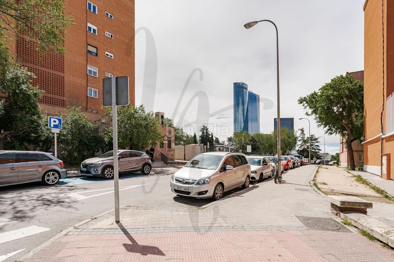 Foto afacfb51-351a-4329-8d4e-215938964689. Planta baixa amb calefacció aparcament a Tres Olivos-Valverde Madrid