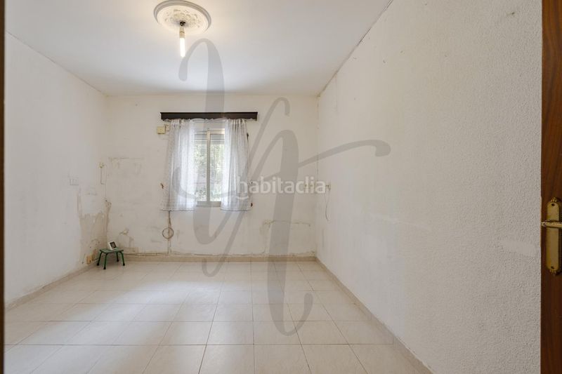 Foto bdb36fda-71d0-43e5-8a32-ab9b1e8e9b66. Planta baixa amb calefacció aparcament a Tres Olivos-Valverde Madrid