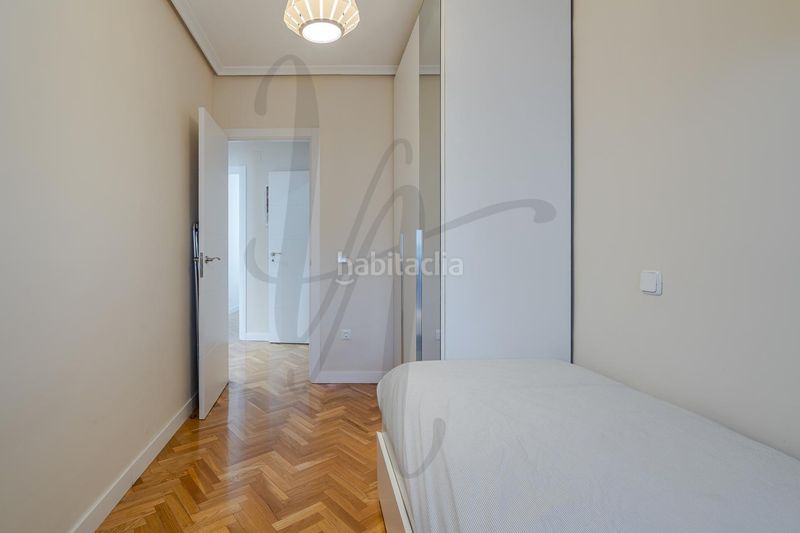 Foto ea01bea7-0b98-4852-883a-ecd3608e284e. Pis amb calefacció aparcament a Berruguete Madrid