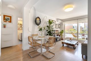 Pis  Carril del conde. Piso reformado de 3dormitorios, baño, terraza, trastero y ascens