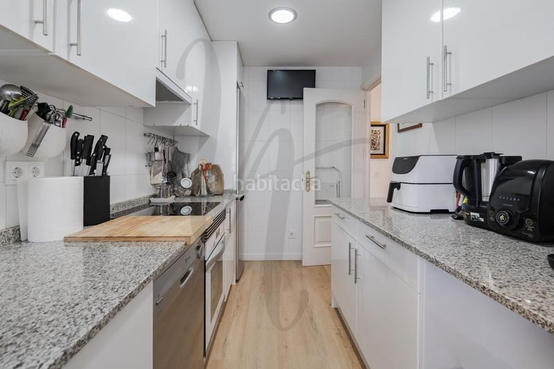 Foto 0b3165c2-01a0-4bea-a461-ab1dabfc3df0. Flat with heating parking in Canillas Madrid