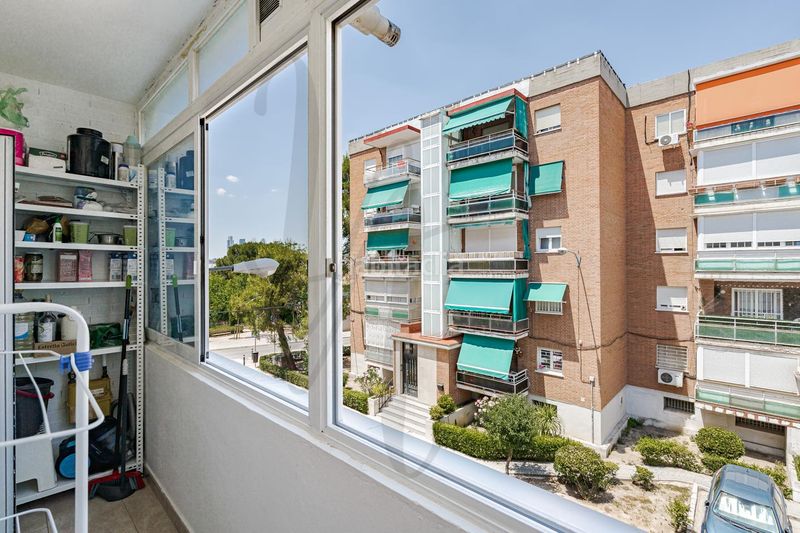 Foto 5af5cd2b-4ea8-4077-88cd-98905fda0284. Flat with heating parking in Canillas Madrid
