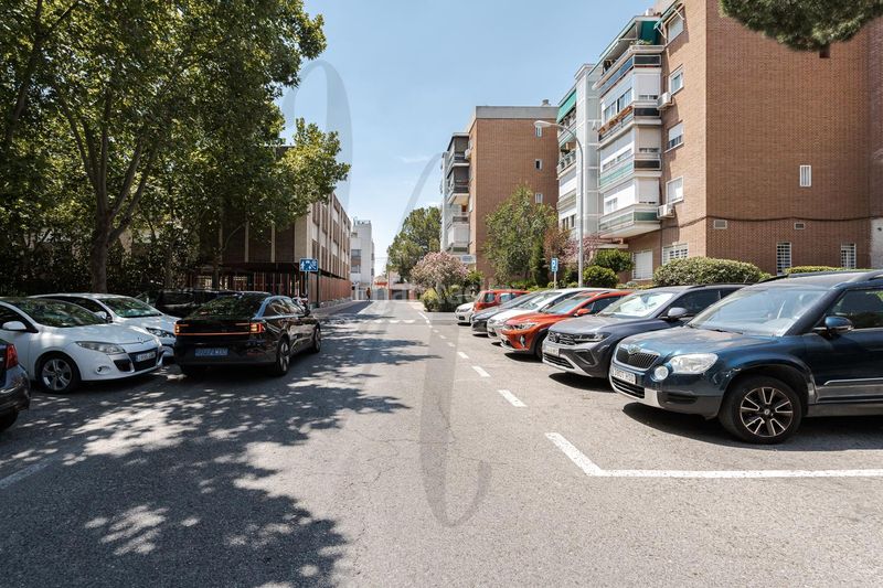 Foto 5e2d0f3b-c6a8-4667-b35d-306aaf0c5351. Flat with heating parking in Canillas Madrid