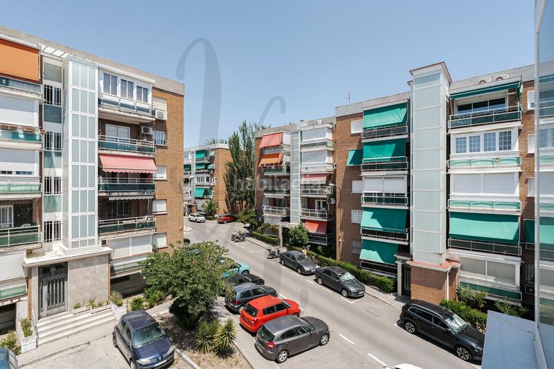 Foto 9da93b0e-ad30-4235-8087-f514b938ecc9. Flat with heating parking in Canillas Madrid