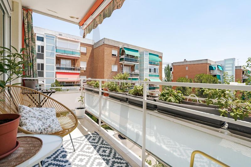 Foto e02389f9-51ce-4601-baac-6bbb09d53782. Flat with heating parking in Canillas Madrid