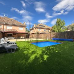 Alquiler Casa pareada  Calle san martín. Chalet pareado3dbuhardilla3 baños piscina