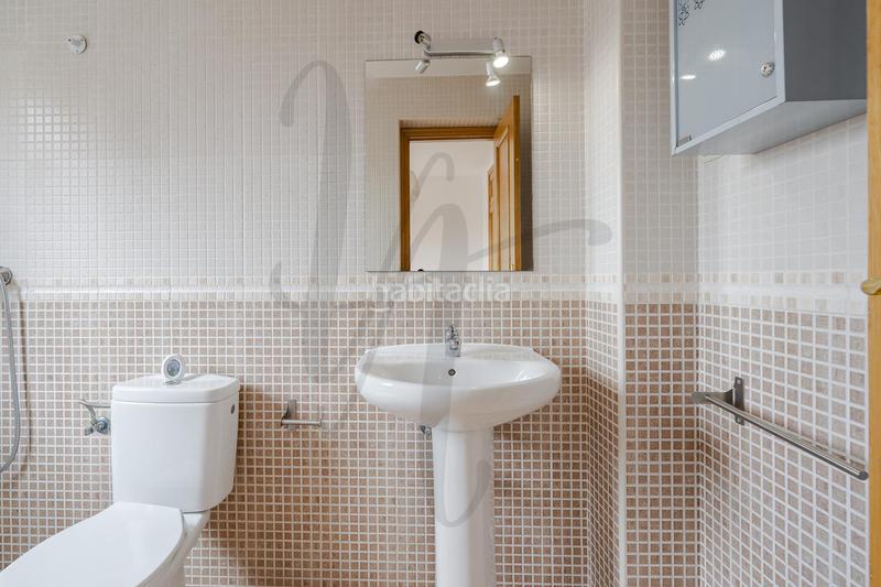 Foto 2e4f8d8a-e762-42d1-9ac2-f1722baa22d0. Casa adossada amb calefacció aparcament a San Benito-Soledad-Hispanidad Ciempozuelos