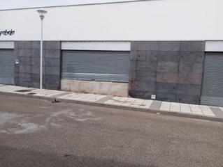 Local commercial à Juan de vivero vizconde de altamira 3. Local com. en venta en pueblo.
