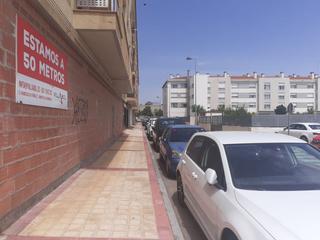 Affitto Locale commerciale in Alonso de ojeda 15. Local com. en alquiler en la vega.