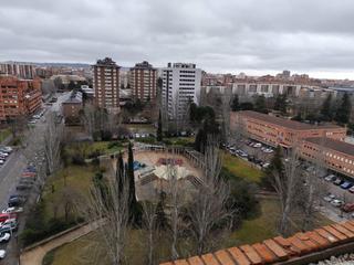Pis  Rastrojo. Piso en venta en huerta del rey, 3 dormitorios.
