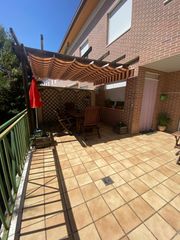 Casa a schiera in La Vega. Adosado en venta en arroyo de la encomienda, 4 dormitorios.