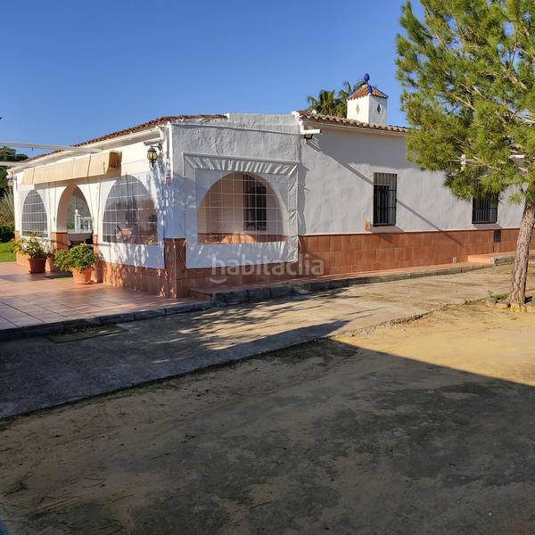 Foto f10cb945-6626-4d30-8526-2753c18f9a65. Xalet amb xemeneia aparcament piscina a Pedanías Norte Utrera