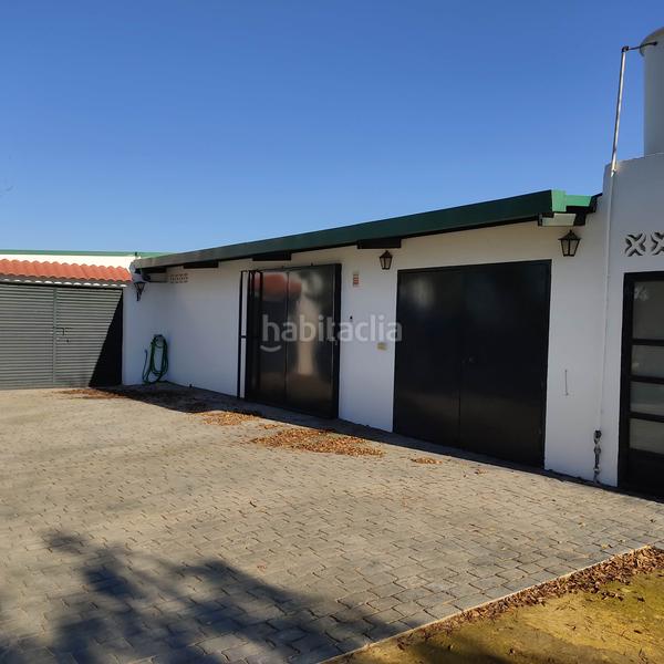 Foto ffaaeae0-094c-4d48-bb99-67c9e21f7b40. Xalet amb xemeneia aparcament piscina a Pedanías Norte Utrera