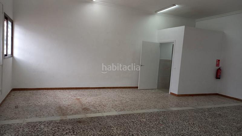Foto 262bd218-d25a-4d79-b3ab-1251f7d5ae1e. Alquiler local comercial alquilo local de 70 m² constr. en barriada en Utrera