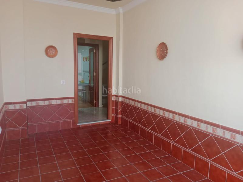 Foto 0a016c1c-6524-4b00-a696-1886ef055608. Casa vivienda con cochera, patio grande y tres dormitorios en Utrera
