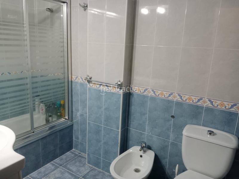 Foto 0c2dfe5b-8018-4e70-afca-8f888636e9af. Casa vivienda con cochera, patio grande y tres dormitorios en Utrera