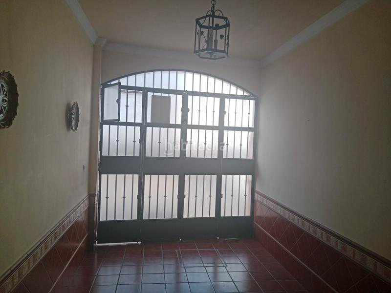 Foto 47cdd1b1-7dcf-4ccd-8401-299e6646f904. Casa vivienda con cochera, patio grande y tres dormitorios en Utrera