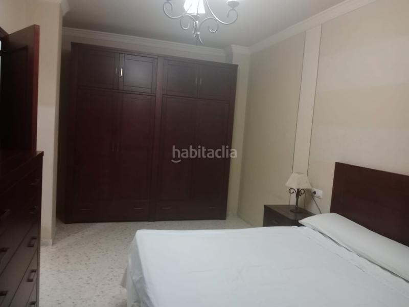 Foto 5d409e06-ae4b-49da-9ee3-b12106697cfc. Casa vivienda con cochera, patio grande y tres dormitorios en Utrera