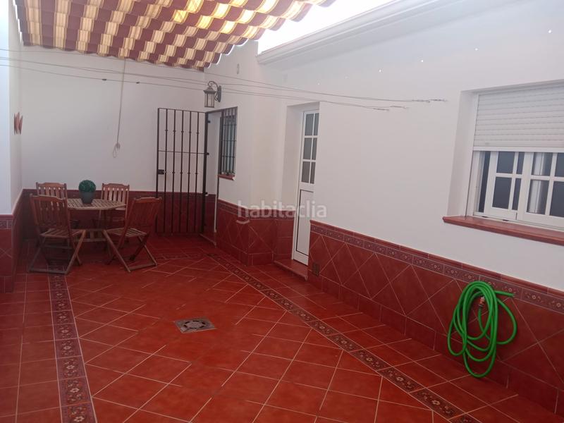 Foto 766c8104-1202-497e-a674-81972eeb95e1. Casa vivienda con cochera, patio grande y tres dormitorios en Utrera