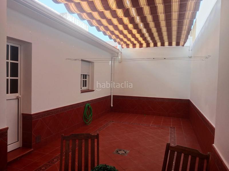 Foto 79b08830-bc3d-431c-b09a-eda4e1eeeb24. Casa vivienda con cochera, patio grande y tres dormitorios en Utrera