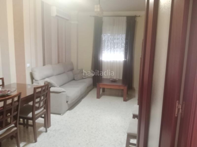Foto a274165f-bee5-477f-97c0-cc98172517eb. Casa vivienda con cochera, patio grande y tres dormitorios en Utrera