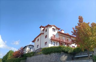 Pis a Zuberoa kalea 7. Ático de tres habitaciones en venta en mendibil