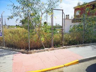 Terreno residencial en Formentera del Segura. Solar urbano con licencia y proyecto incluído junto al centro de