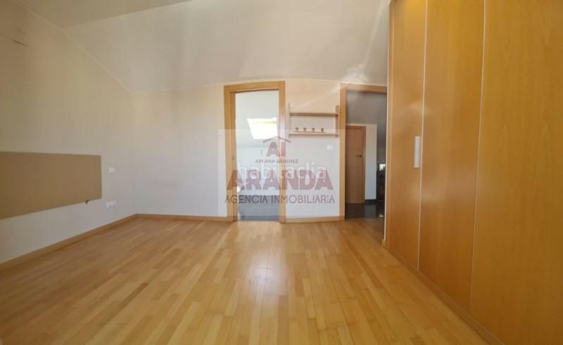 Foto e52ba9f1-0731-4cca-a511-67695ab7bcb9. Dúplex en Miralbueno Zaragoza