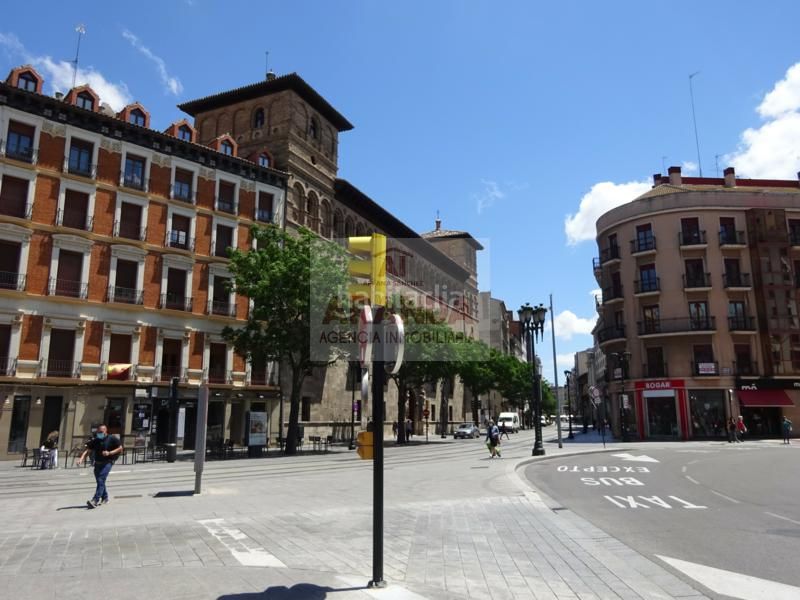 Foto b191a8bd-b453-4ed4-b92a-cbcb8143b786. Apartamento  en edificio singular (antiguo palacete) en Zaragoza